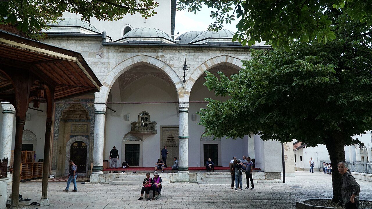The arcaded porch and courtyard of the Gazi Husrev-beg Mosque, with the wooden fountain on the left