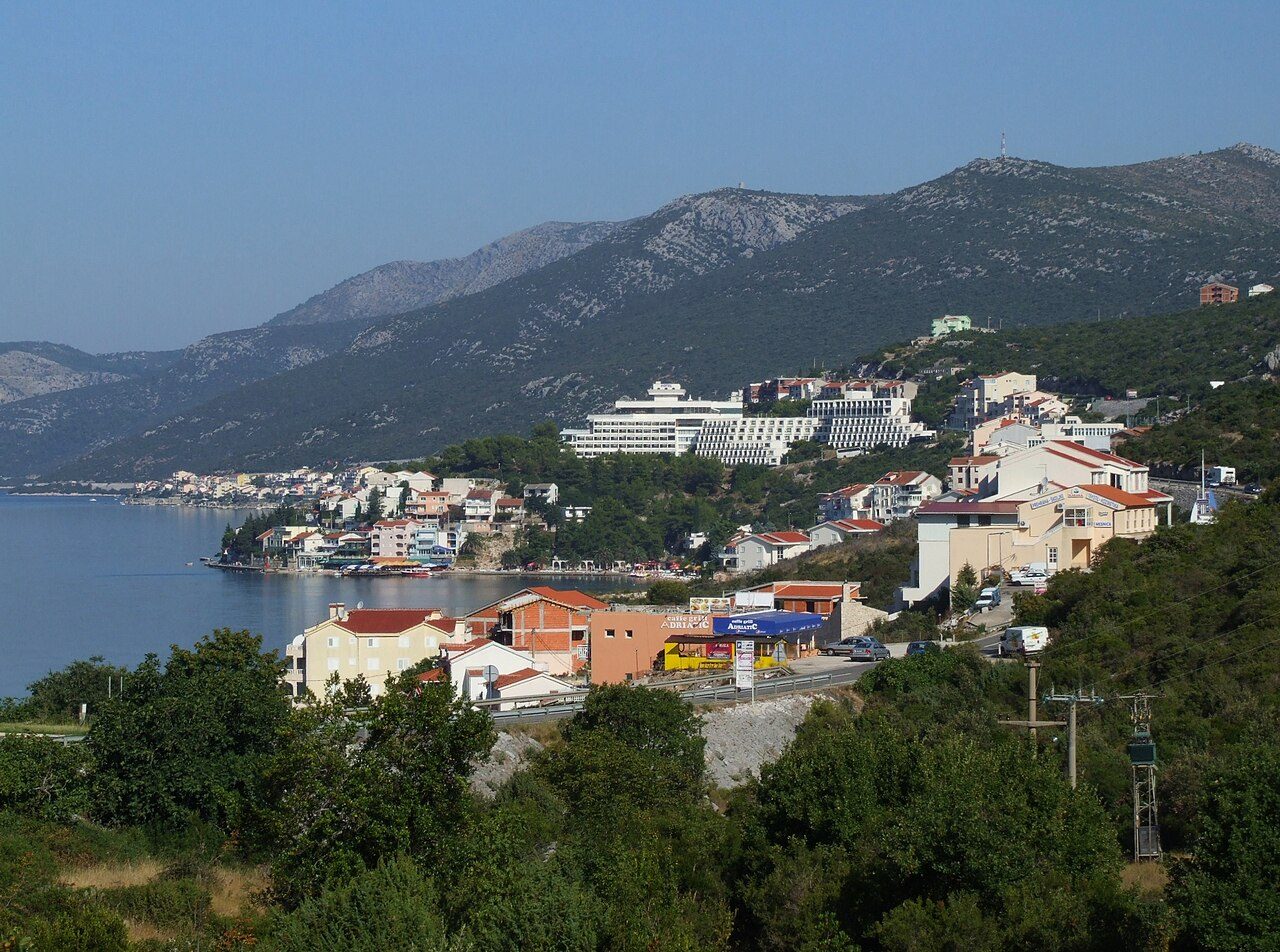 Neum's houses and hotels stepping down the hillside to the Adriatic
