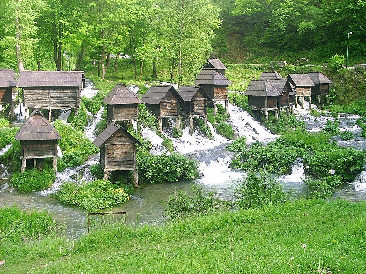 The wooden watermills (mlinčići) on the Pliva, with water rushing between them